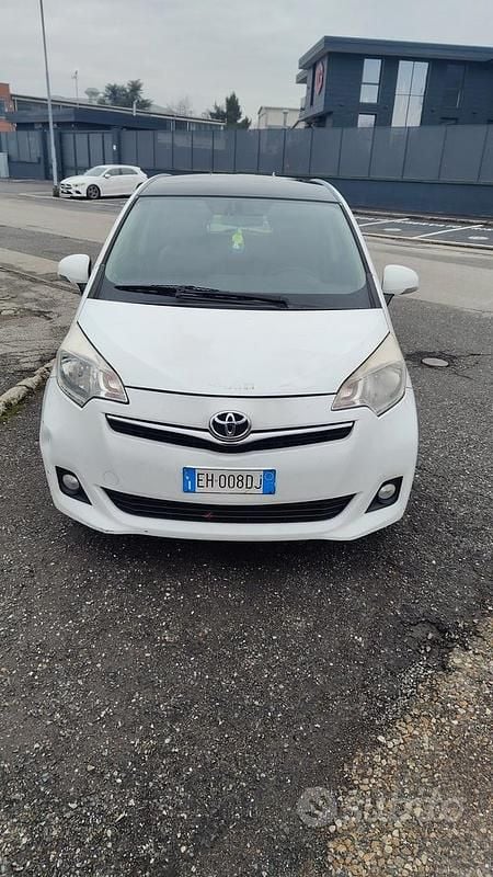 Usata Subaru Trezia 2011 Bianco Utilitaria