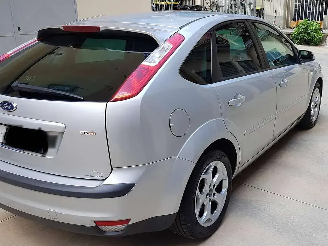 Usata Ford Focus 110 CV (80 kW) 2007 Grigio Berlina