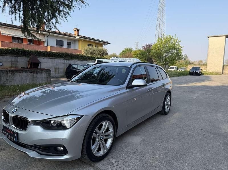 Usata BMW 318 Luxury Line 150 CV (110 kW) 2015 Argento Station wagon