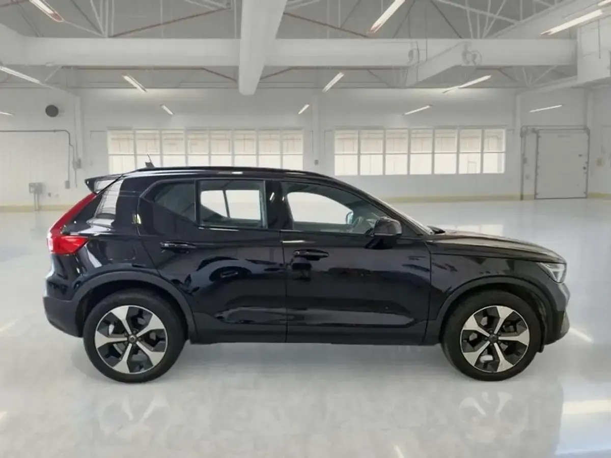 Usata Volvo XC40 Plus 163 CV (119 kW) 2024 Nero SUV