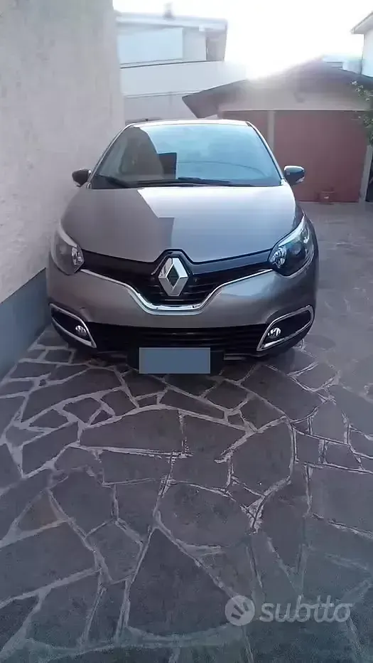 Usata Renault Captur Zen 90 CV (66 kW) 2016 Grigio SUV