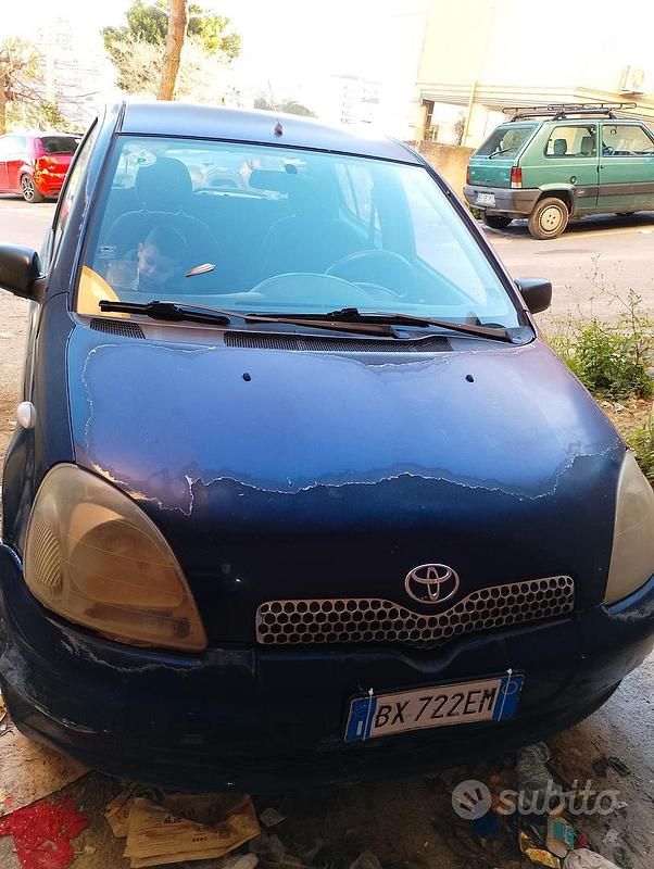 Usata Toyota Yaris 2001 Blu Berlina
