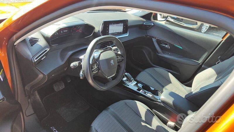Usata Peugeot 2008 Allure 131 CV (96 kW) 2021 Arancione SUV