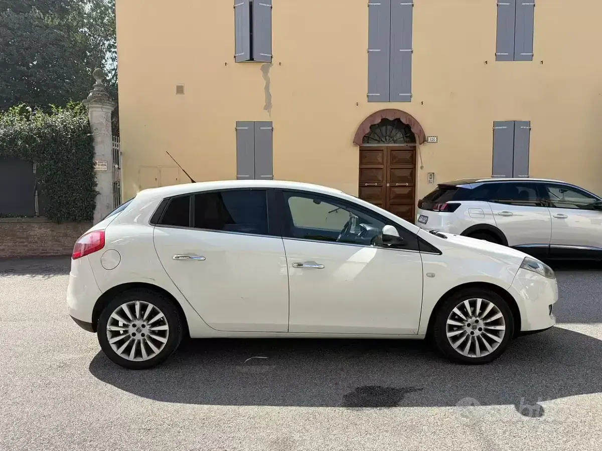 Usata Fiat Bravo 120 CV (88 kW) 2011 Bianco Utilitaria