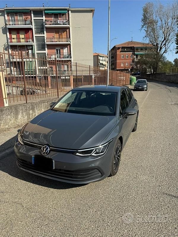 Grigio Usata 2021 VW Golf VIII Tre volumi | 19.000 € (Super prezzo) - Immagine 1/4