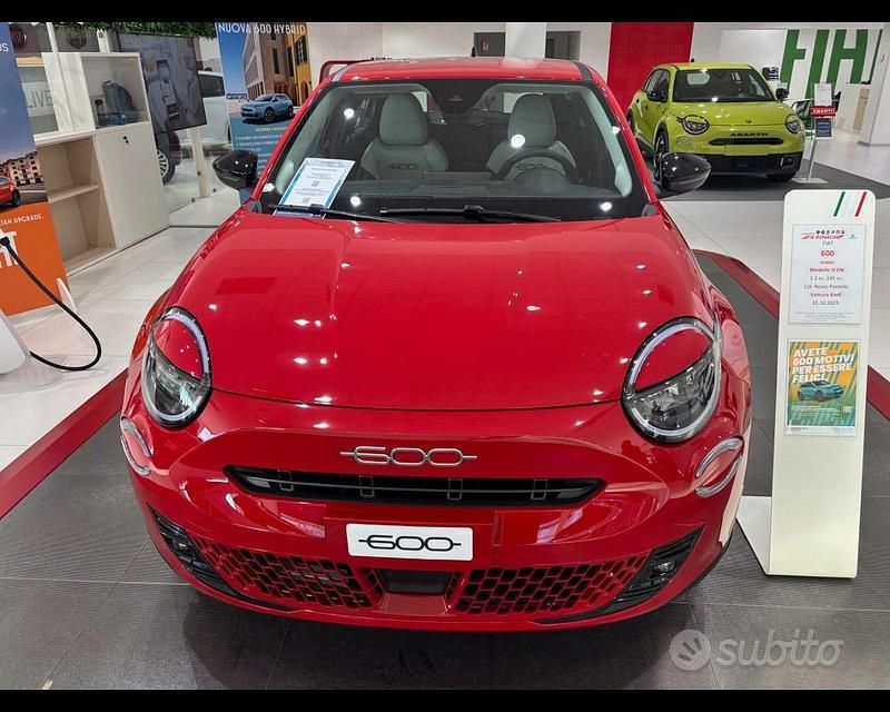 Nuova Fiat 600 Icon 145 CV (106 kW) 2025 Rosso SUV