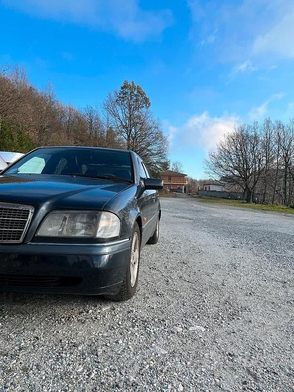 Usata Mercedes C180 122 CV (89 kW) 1994 Grigio Berlina