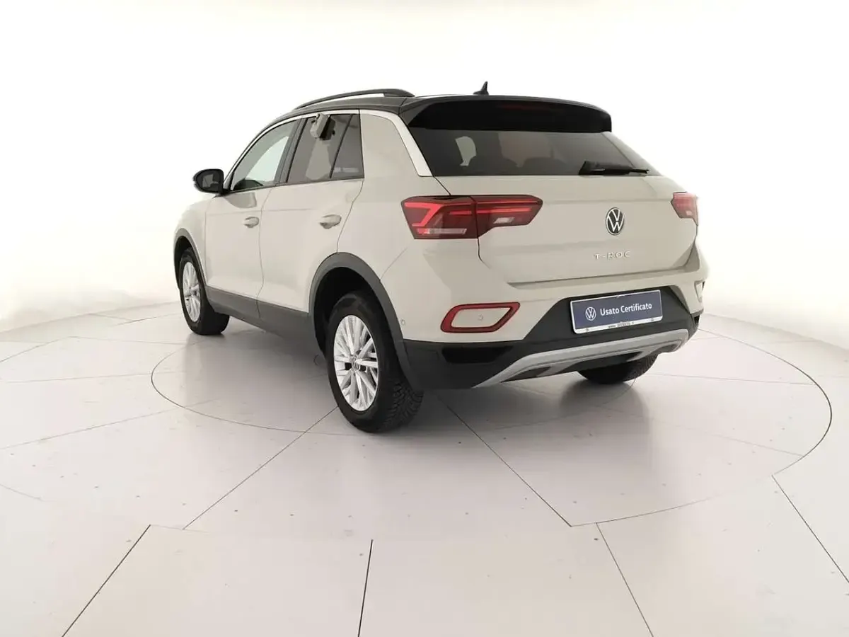 Usata VW T-Roc Life 110 CV (80 kW) 2023 Ascot grey SUV