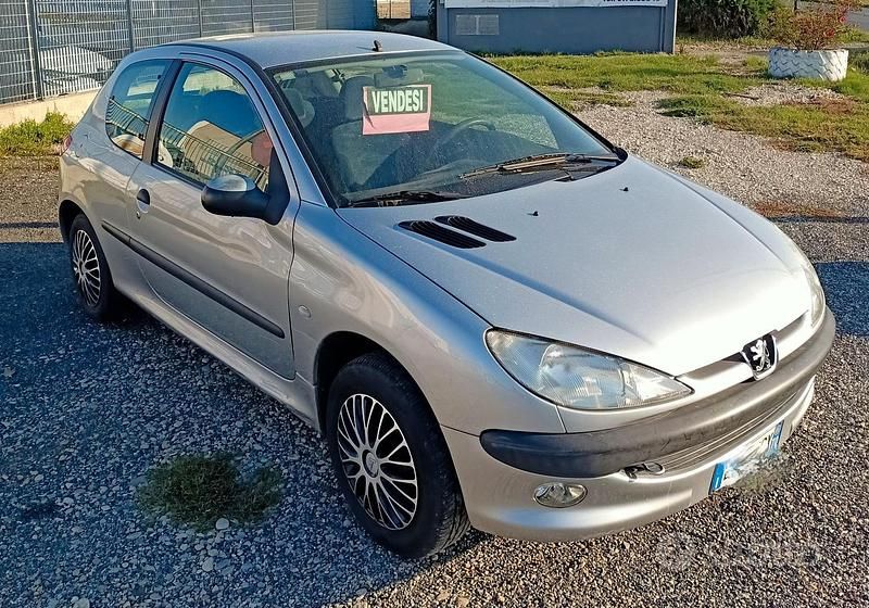 Grigio Usata 2001 Peugeot 206 | 1500 € (Buon prezzo) - Immagine 1/4