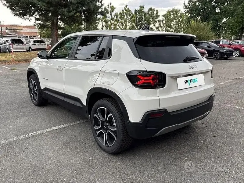 Usata Jeep Avenger Altitude 101 CV (74 kW) 2025 Bianco SUV