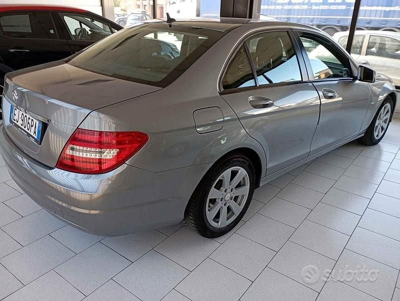 Usata Mercedes C200 Elegance 136 CV (100 kW) 2011 Grigio Berlina
