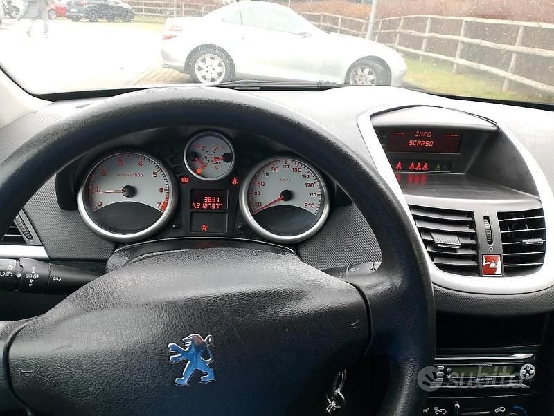 Grigio Usata 2006 Peugeot 207 Due volumi | 1500 € (Ottimo prezzo) - Immagine 1/4