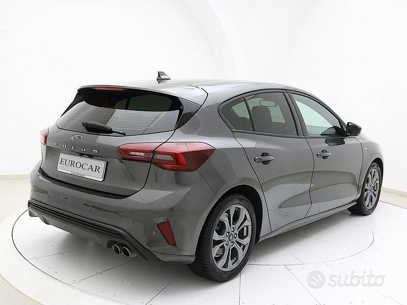 Usata Ford Focus ST-Line 120 CV (88 kW) 2023 Grigio Berlina