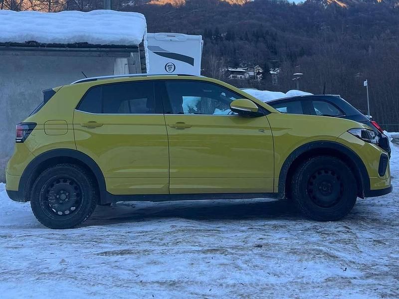 Usata VW T-Cross R-line 116 CV (85 kW) 2024 Giallo SUV