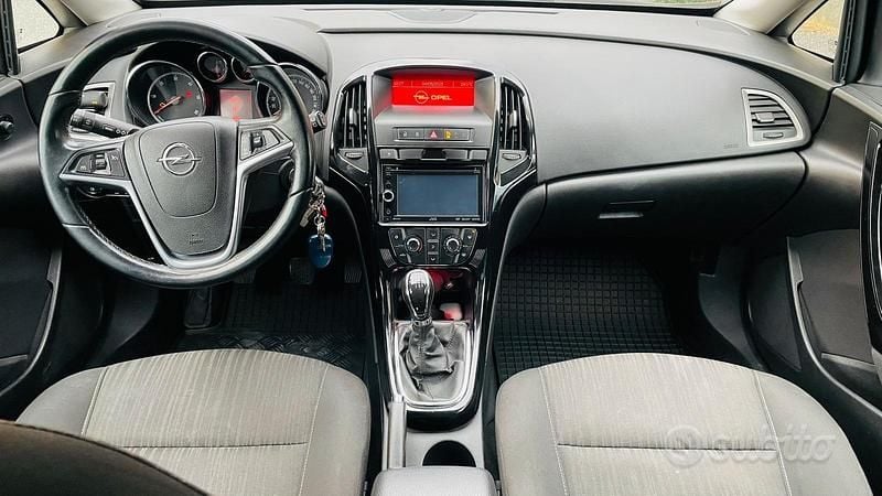 Usata Opel Astra 110 CV (80 kW) 2012 Grigio Berlina