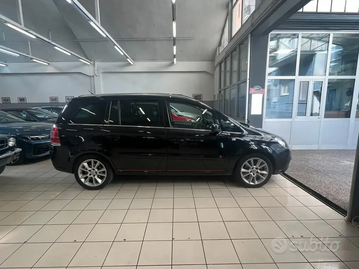 Usata Opel Zafira Club 140 CV (102 kW) 2007 Nero Monovolume