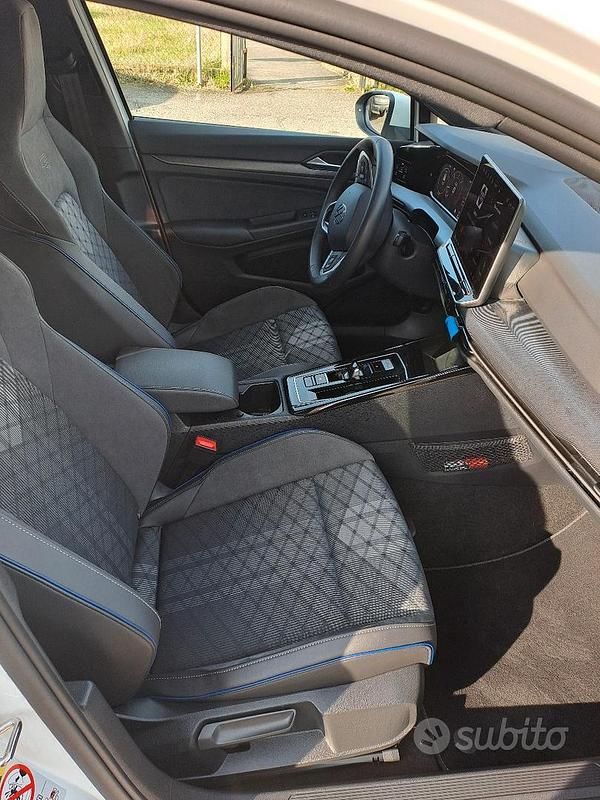 Usata VW Golf VIII R-line Plus 2025 Bianco Berlina