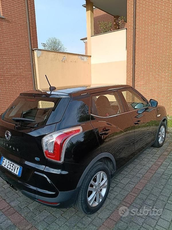 Usata Ssangyong (KGM) Tivoli 115 CV (84 kW) 2017 Nero SUV