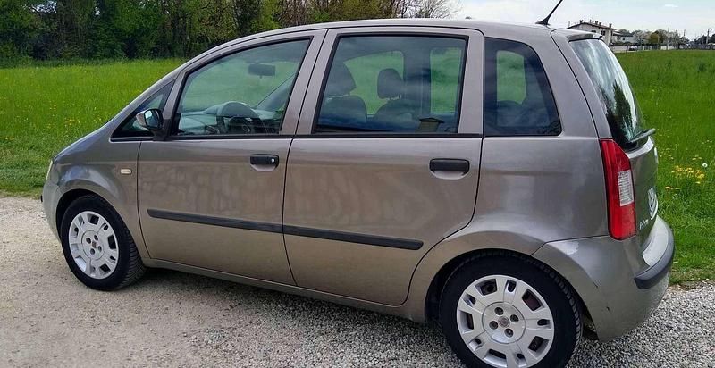 Usata Fiat Idea 77 CV (56 kW) 2009 Grigio Monovolume