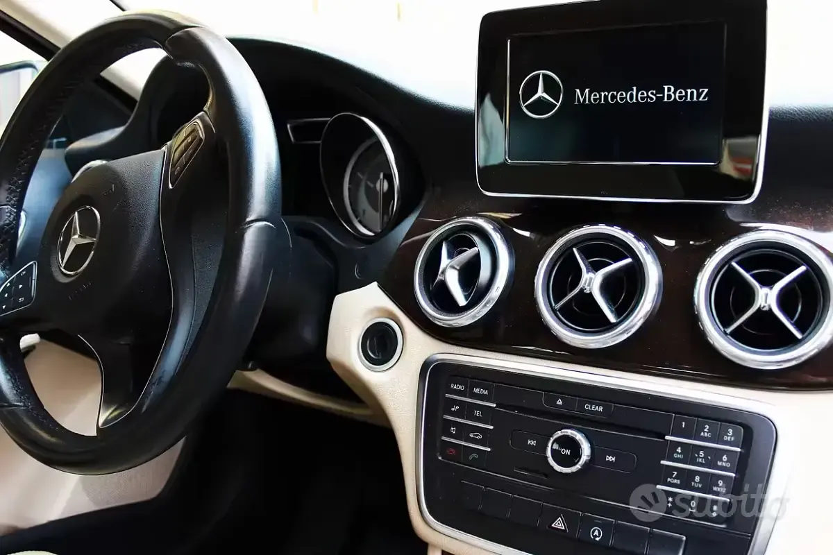 Usata Mercedes GLA200 136 CV (100 kW) 2016 Nero SUV