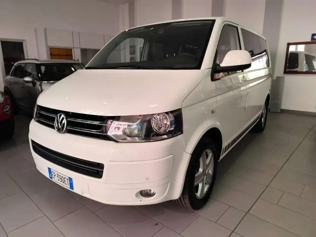 Usata VW Caravelle Comfortline 179 CV (131 kW) 2013 Bianco Furgone