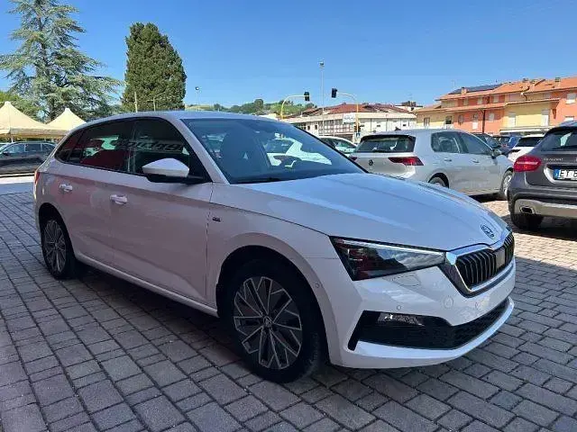 Usata Skoda Scala Clever 89 CV (65 kW) 2022 Bianco Utilitaria