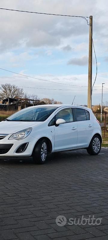 Usata Opel Corsa Edition 86 CV (63 kW) 2011 Bianco Utilitaria