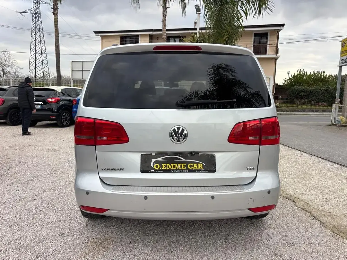 Usata VW Touran 105 CV (77 kW) 2012 Grigio Monovolume