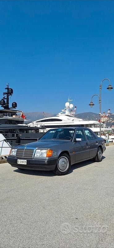 Usata Mercedes E200 1990 Grigio Berlina