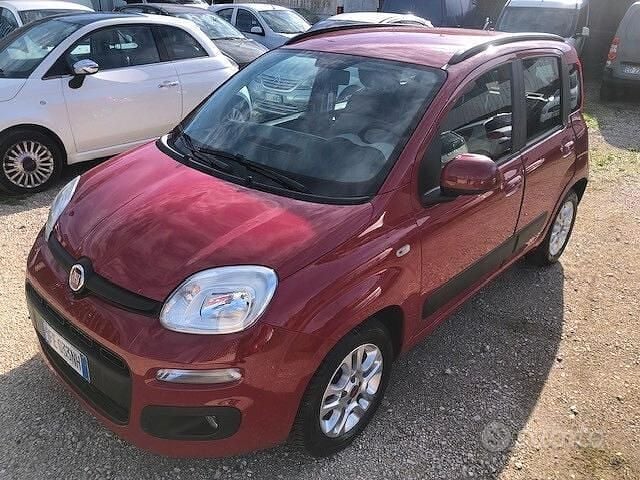 Usata Fiat Panda Lounge 69 CV (50 kW) 2016 Rosso Utilitaria