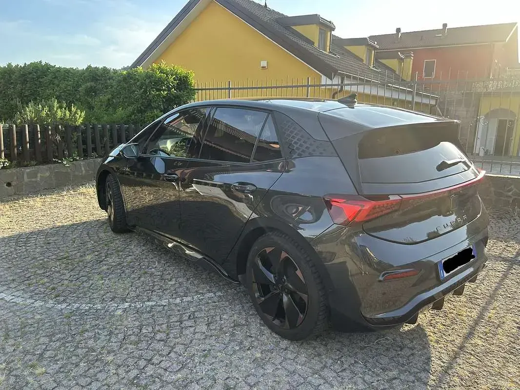Usata Cupra Born e-Boost 169 kW (231 CV) 2023 Grigio Utilitaria