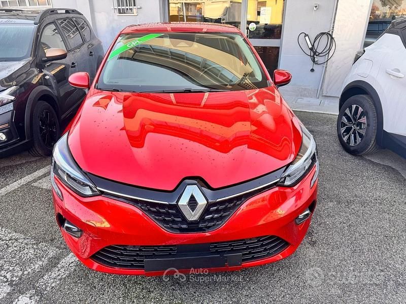 Usata Renault Clio V Zen 101 CV (74 kW) 2021 Arancione Berlina