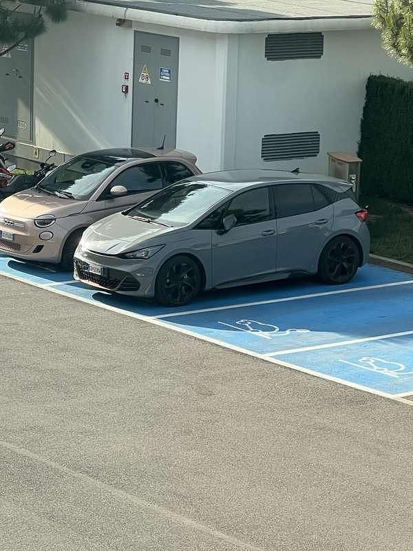 Usata 2022 Cupra Born Due volumi | 23.500 € (Cara) - Immagine 1/1