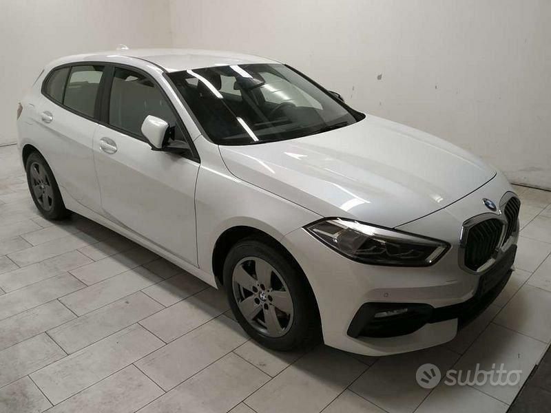 Usata BMW 118 Advantage 136 CV (100 kW) 2022 Bianco pastello Utilitaria