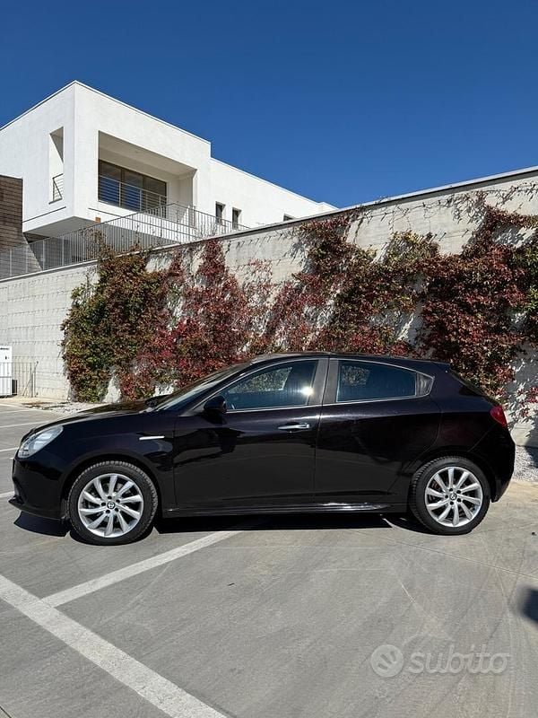 Usata Alfa Romeo Giulietta Distinctive 150 CV (110 kW) 2014 Nero Utilitaria