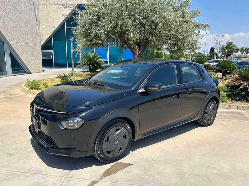 Nuova Lancia Ypsilon 101 CV (74 kW) 2025 Nero Utilitaria