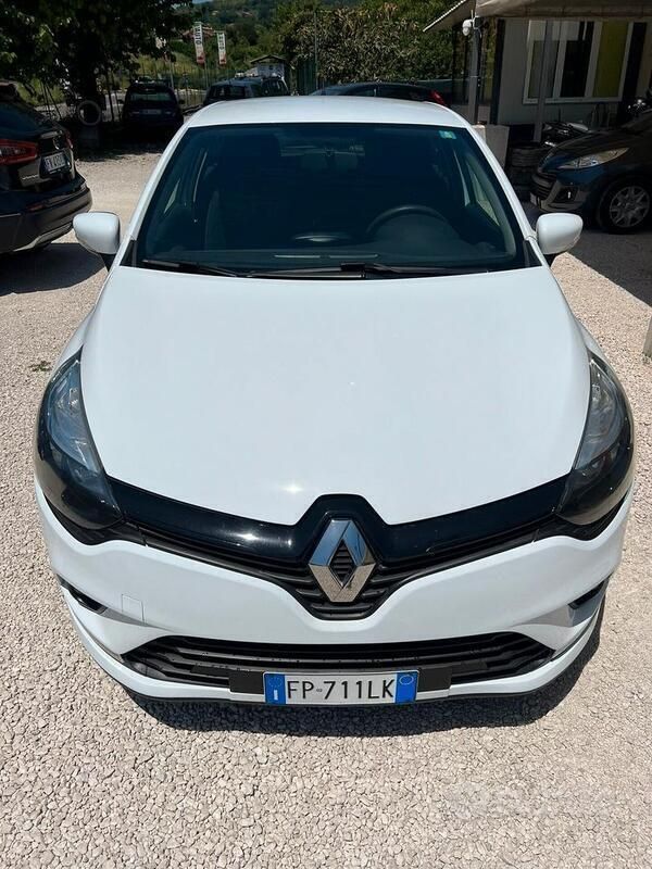Bianco Usata 2018 Renault Clio IV Tre volumi | 9500 € (Buon prezzo) - Immagine 1/4