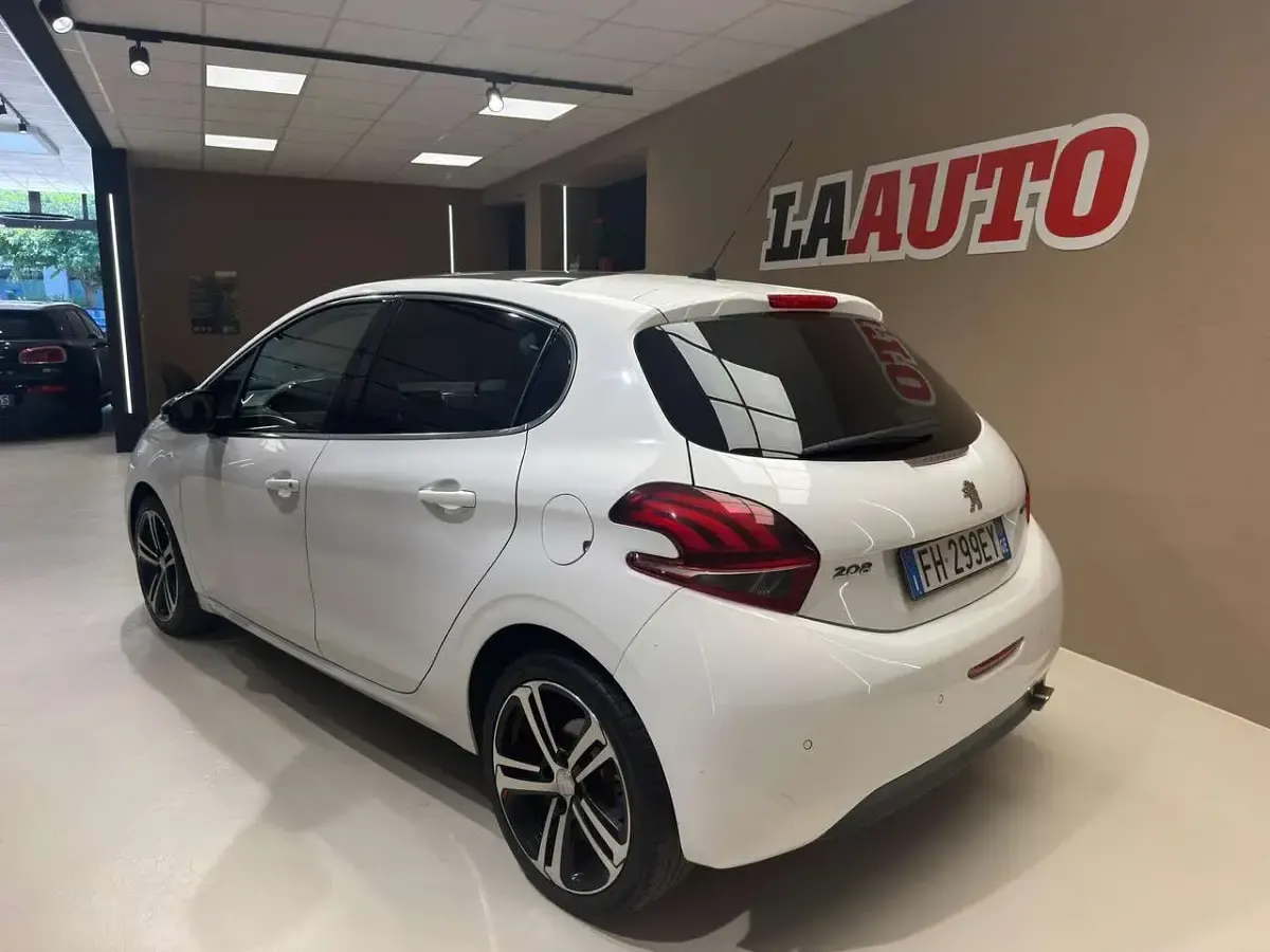 Usata Peugeot 208 GT-line 120 CV (88 kW) 2017 Bianco Utilitaria