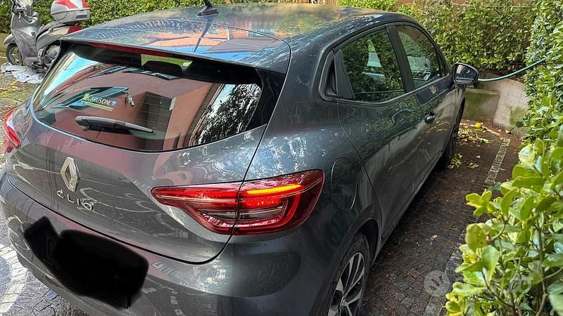 Usata Renault Clio V 100 CV (73 kW) 2021 Grigio Berlina