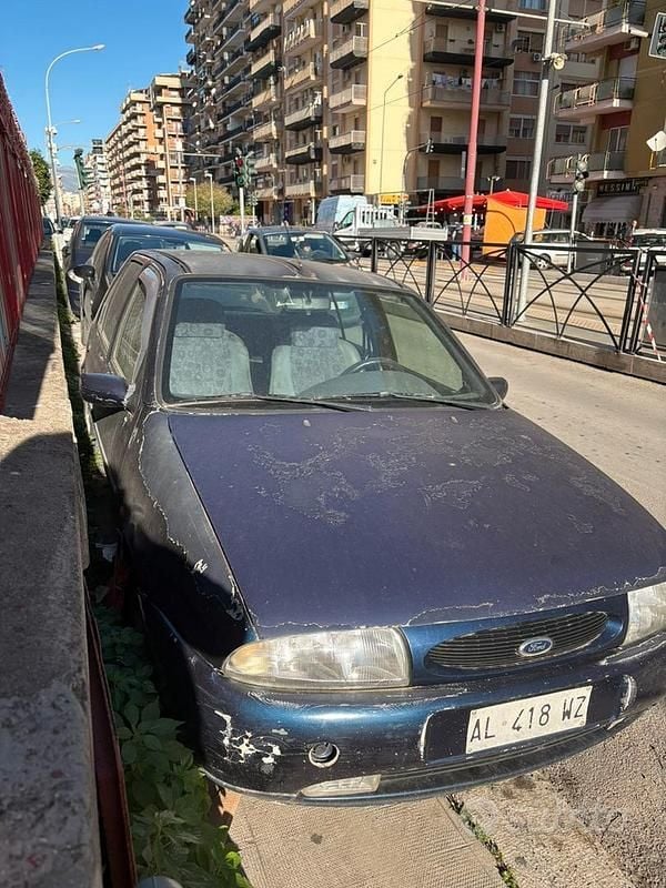 Usata Ford Fiesta 75 CV (55 kW) 1997 Blu Utilitaria