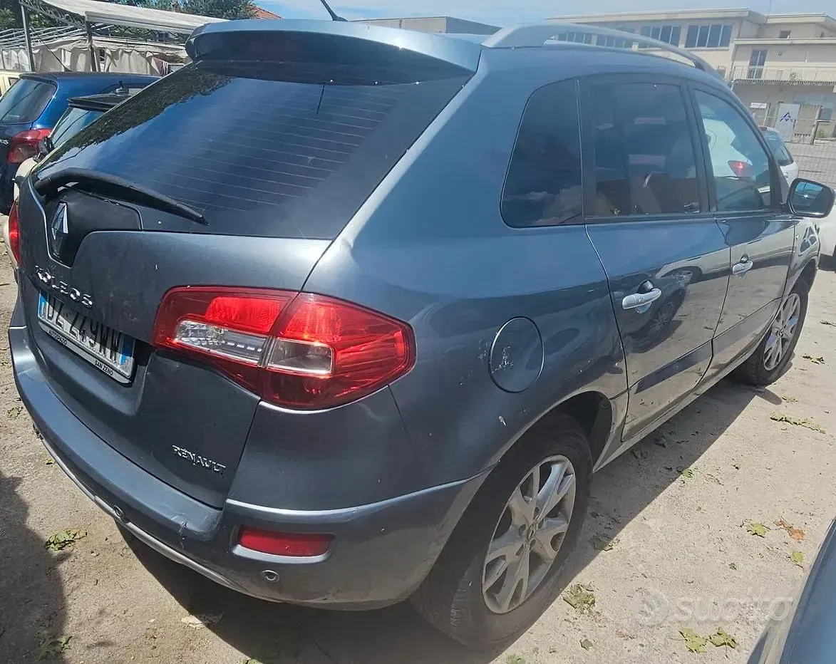 Usata Renault Koleos 150 CV (110 kW) 2009 Grigio SUV