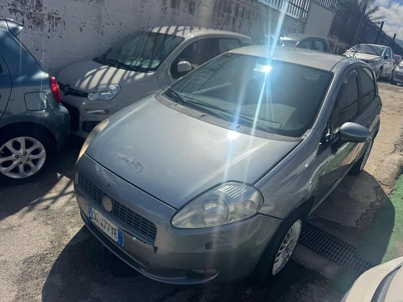 Begagnad Fiat Punto Classica 77 HK (56 kW) 2009 Grå Sedan