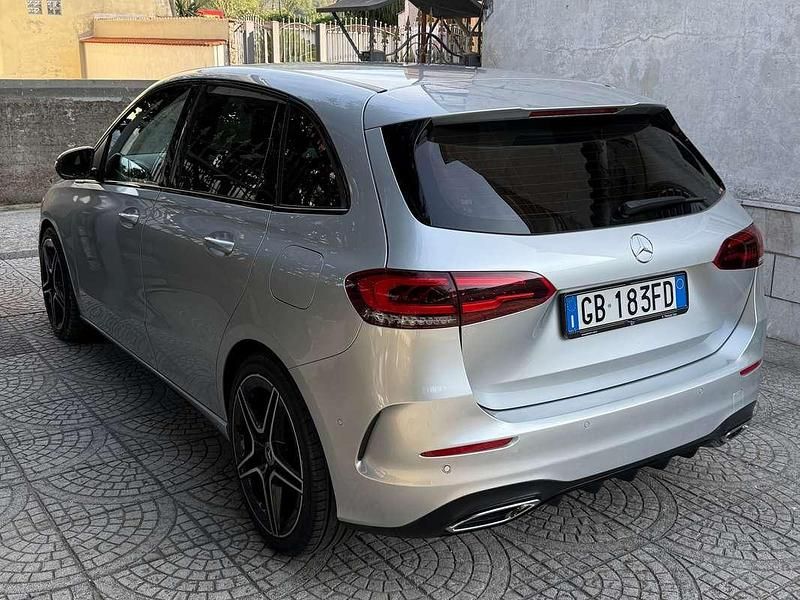 Usata Mercedes B200 150 CV (110 kW) 2019 Argento Monovolume