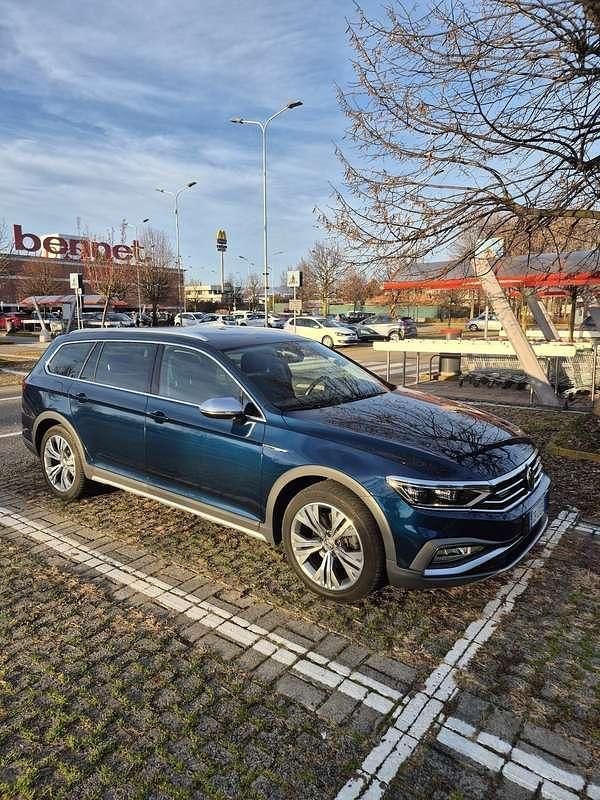 Usata VW Passat Alltrack 190 CV (139 kW) 2020 Blu/azzurro Station wagon