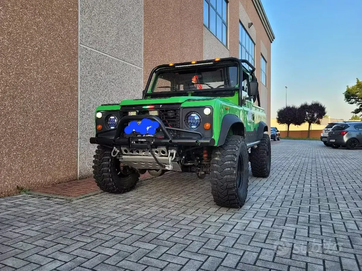 Usata Land Rover Defender 86 CV (63 kW) 1989 SUV