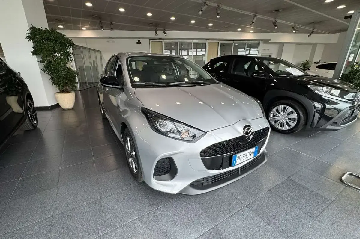 Nuova Mazda 2 Exclusive-Line 116 CV (85 kW) 2026 Argento Utilitaria