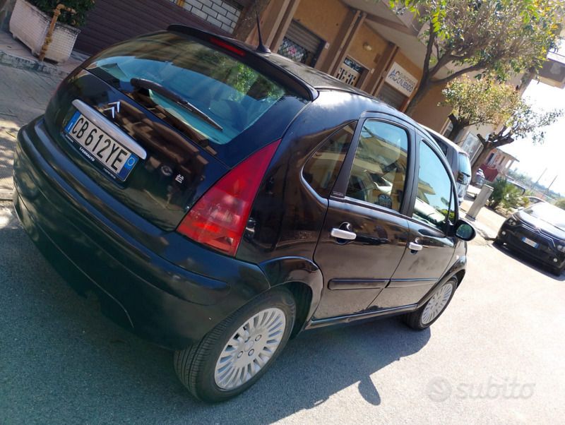 Nero Usata 2004 Citroën C3 Exclusive Due volumi | 2300 € - Immagine 1/3