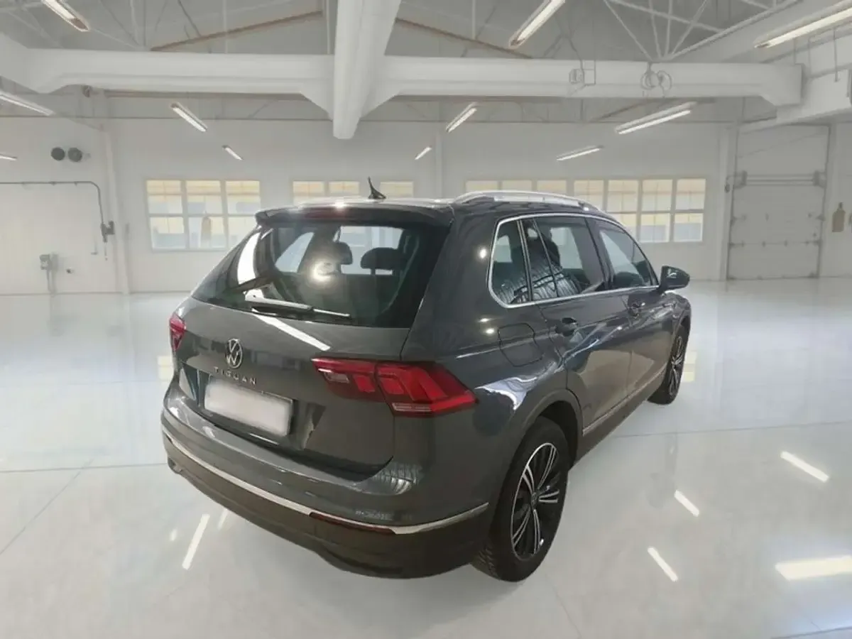 Usata VW Tiguan Life 122 CV (89 kW) 2021 Grigio SUV