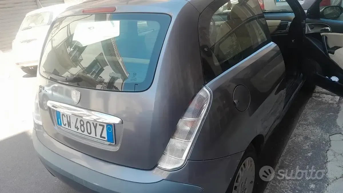 Usata Lancia Ypsilon 60 CV (44 kW) 2005 Grigio Utilitaria