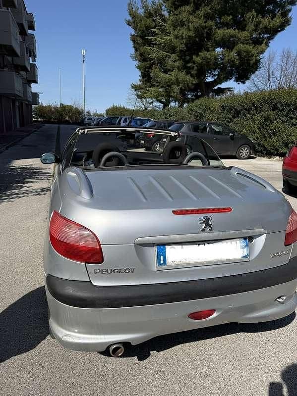 Usata Peugeot 206 CC 109 CV (80 kW) 2002 Cabrio